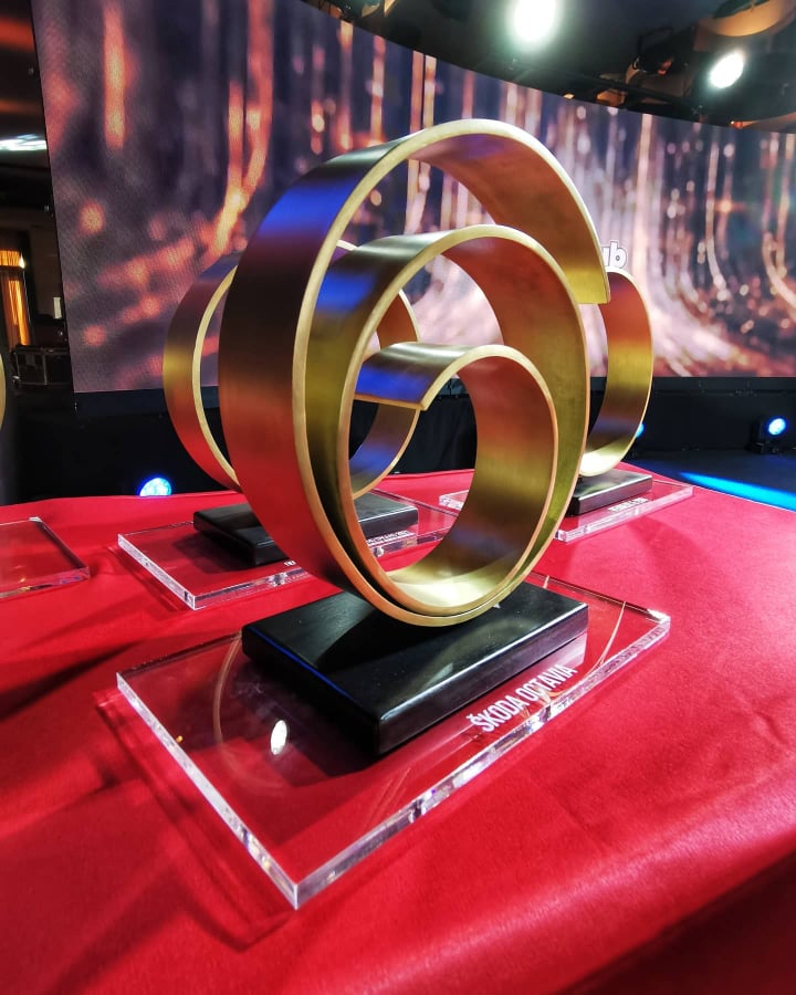ŠKODA OCTAVIA me fitore të dyfishtë: “Rrota e artë” për makinën më të dëshiruar familjare dhe makinën më të dëshiruar të vitit 2021