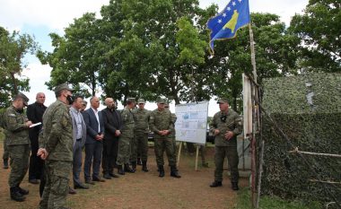 Mehaj inspektoi njësinë e FSK-së në operacionin e deminimit në Seçishtë të Hani të Elezit