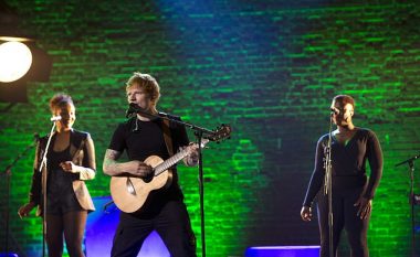 Ed Sheeran tregon se vajza e tij qan kur i këndon këngët