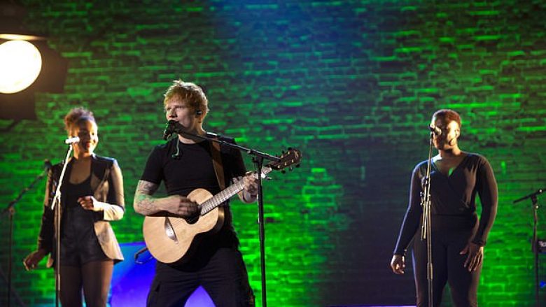 Ed Sheeran tregon se vajza e tij qan kur i këndon këngët