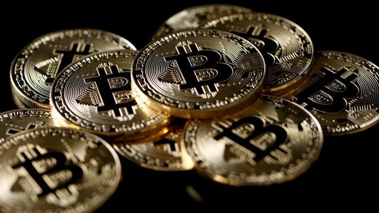 Bitcoin pëson rënie prej pothuajse 50% nga niveli më i lartë i vitit
