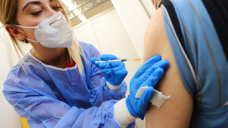 Paralajmëron eksperti gjerman: Mund të kemi nevojë për një dozë të tretë të vaksinës kundër COVID-19