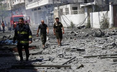 Tri ndërtesa të rrafshuara në Gaza ndërsa udhëheqësit islamikë zhvillojnë bisedime rreth krizës