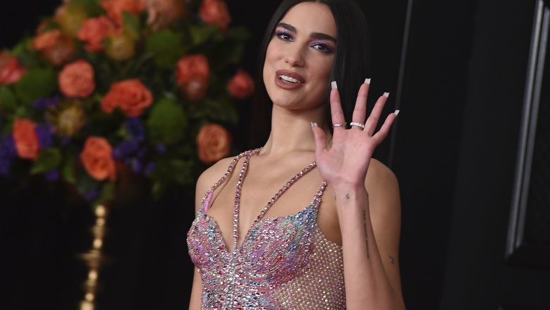 “Hedh poshtë të gjitha format e racizmit”,  Dua Lipa reagon pas akuzave për antisemetizëm