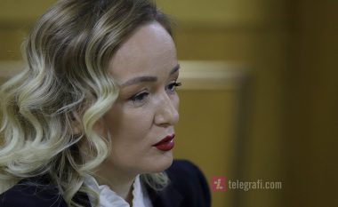 Reagon deputetja Matoshi: Nuk isha duke bërë “selfie”, po inçizoja deputetët e Listës Serbe duke qeshur me situatën në Kuvend