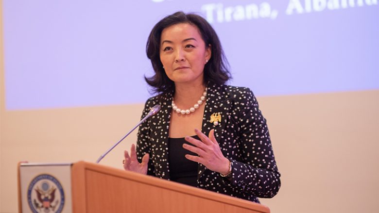 Ambasadorja Kim: SHBA ka shpallur katër persona “non grata” në Shqipëri