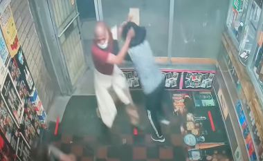 Burri në SHBA rrahu brutalisht dy gra aziatike, ai hyri në dyqan si dhe i goditi ato me tullë