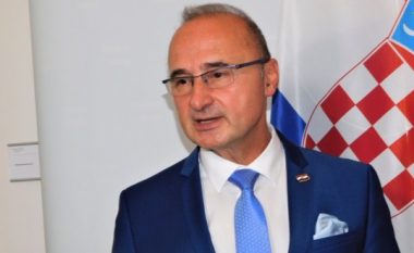 Shefi i diplomacisë kroate: Kosovës t`i liberalizohen vizat