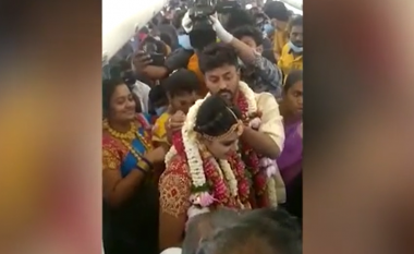 Çifti në Indi realizoi dasmën në aeroplan gjatë një fluturimi, për të shmangur masat kufizuese ndaj pandemisë