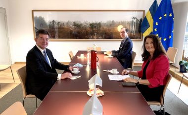 Ministrja e jashtme suedeze: Kosova dhe Serbia ta kenë prioritet dialogun