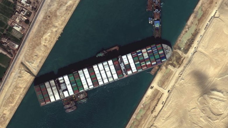 Autoritetet duan ta zgjerojnë Kanalin e Suezit pas ngjarjes me anijen Ever Given