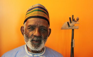 Fotot e 91-vjeçarit që ia sjellin Ganës gjallërinë
