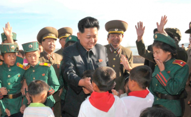 Koreja e Veriut thotë se jetimët po kryejnë punë vullnetare në miniera