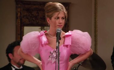 Cara Delevingne rikrijon fustanin e Rachel Green në ribashkimin e "Friends"