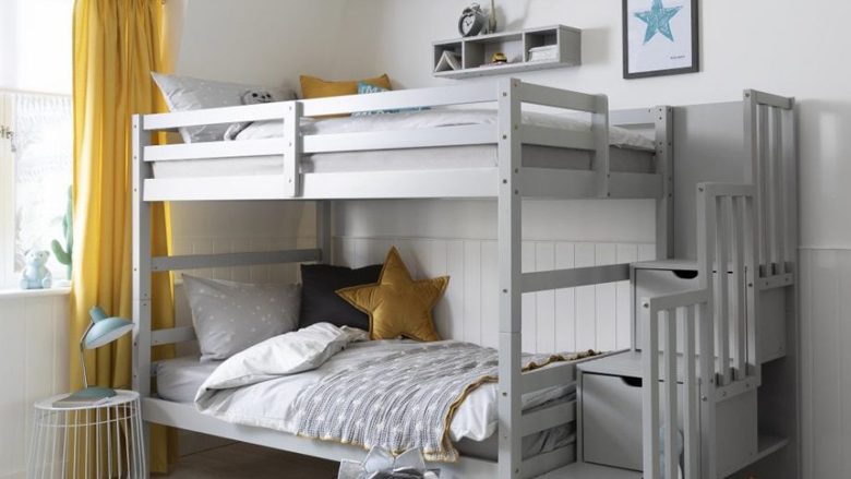 Krevatet me kate: Kursejnë hapësirë, por gjithashtu e bëjnë dhomën e fëmijëve origjinale
