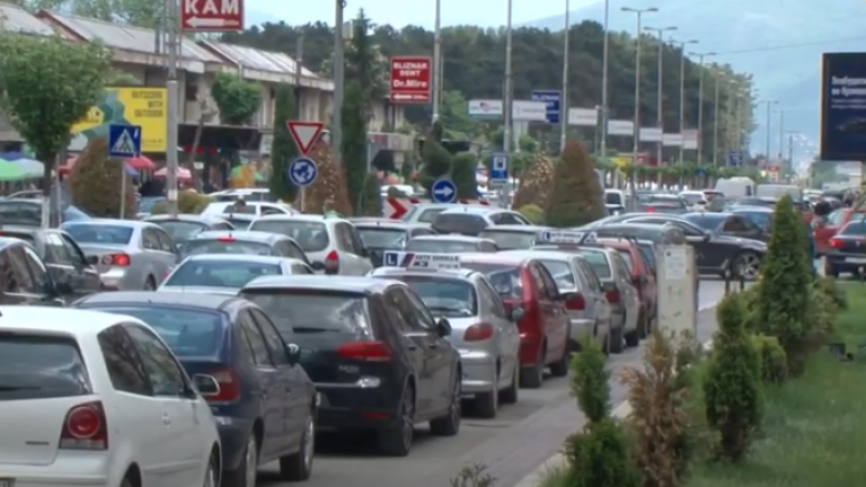 Tetovë, punimet në rrugët rreth sheshit shkaktojnë rrëmujë në trafik