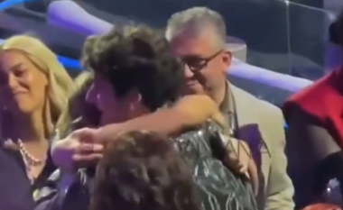 Anxhela Peristeri publikon një moment pas Eurovisionit duke u përqafuar me shqiptarin Gjon Muharremaj