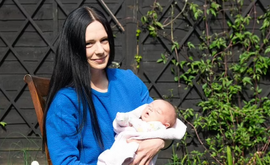Një grua në Angli lindi foshnjën e saj në vetëm 27 sekonda