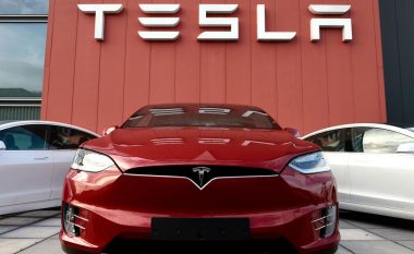 Tesla mendon të hapë fabrika edhe në Rusi
