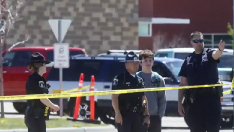 Një vajzë 13-vjeçare në SHBA mori pistoletën në shkollë dhe plagosi dy nxënës dhe një anëtar të stafit