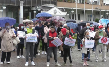 Edhe në Gostivar u protestua kundër digjitalizimit të librave