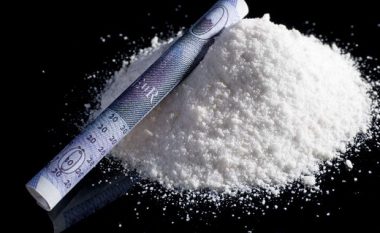 Policia arreston pejanin, gjen kokainë dhe marihuanë në shtëpinë e tij