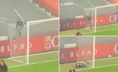 Shënojnë gola dhe hipin mbi rrjetën e portës - skena nga protesta e tifozëve në Old Trafford