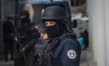 Specialja dyshuese në aftësitë e Policisë së Kosovës, por i kërkon ndihmë kur i duhet