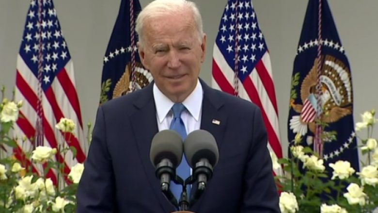 Joe Biden shfaqet pa maskë: Personat e vaksinuar me dy doza janë të lirë prej masave