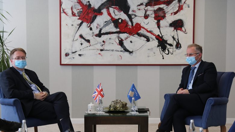 Zëvendëskryeministri Bislimi dhe ambasadorin britanik Abbott bisedojnë për dialogun dhe pandeminë COVID-19
