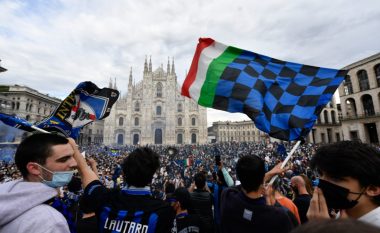 Pamje nga festa e çmendur e tifozëve të Interit në Milano