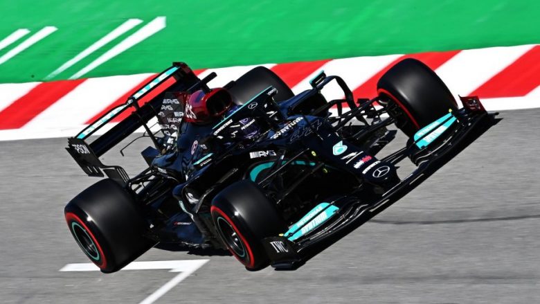 Me një tejkalim fantastik ndaj Verstappen, Hamilton mbretëron sërish në Spanjë