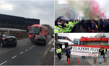 Sërish protesta të mëdha para ndeshjes Manchester United – Liverpool, bllokohet autobusi i mysafirëve