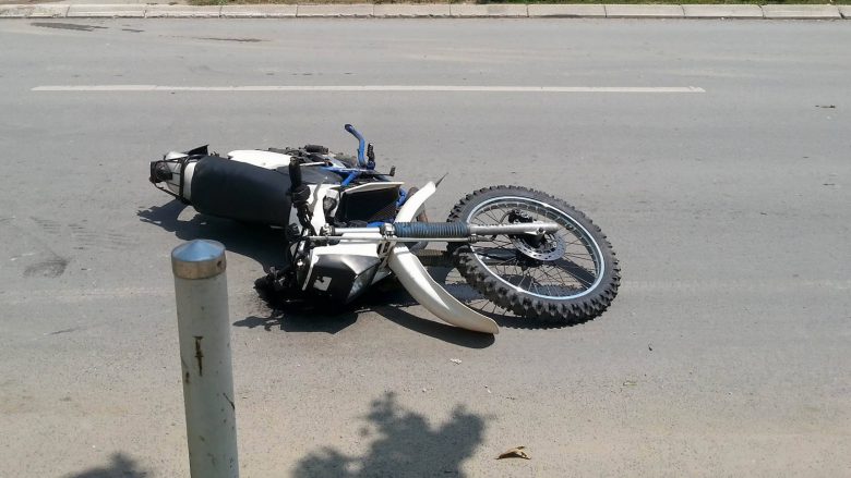 Aksident komunikacioni në Prishtinë, lëndohet motoçiklisti