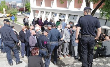 Tollovia e krijuar te salla “1 Tetori”, MSH: Qytetarët e komunave tjera nuk kanë të drejtë vaksinimi në Prishtinë