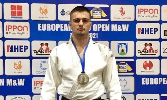 Shpat Zekaj wins the silver medal - Telegrafi - Telegrafi