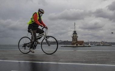 COVID-19: Turqia do të mbajë “shtetrrethimin” ndërsa hyn në periudhën e normalizimit gradual