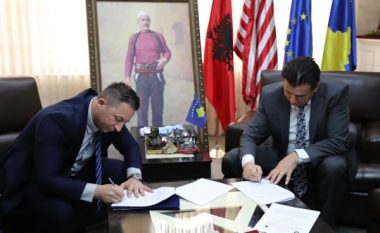 Nënshkruhet kontrata në mes komunës së Mitrovicës dhe FSK-së për shfrytëzimin e pronës së Cërnushës