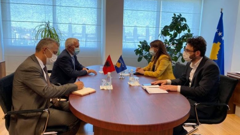 Haxhiu – Minxhozi diskutojnë mbi integrimin më të madh Kosovë – Shqipëri