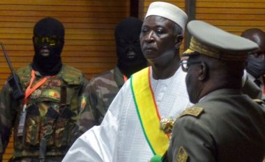 Ushtarët në Mali “arrestojnë” Presidentin dhe Kryeministrin