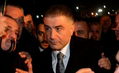 Kush është Sedat Peker, bosi i mafias që ishte edhe në Kosovë dhe cilat janë akuzat e tij që kanë “trazuar” qeverinë e Turqisë?