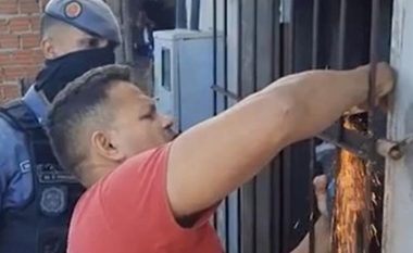 Shtëpia e tmerrit, policia braziliane gjen shtatë fëmijë të uritur e lakuriq të mbyllur në një pronë private – u detyruan të thyejnë shufrat e hekurta për tu futur brenda
