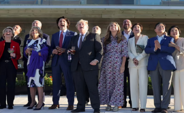 Pas takimit të G7-ës, liderët botërorë mblidhen për piknik në plazh – festa ‘pa kontroll’ zemëron britanikët
