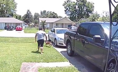 Nëna nga Teksasi qëllon aksidentalisht të birin duke tentuar ta qëllojë me revole qenin, kamerat e sigurisë kapin momentin rrëqethës