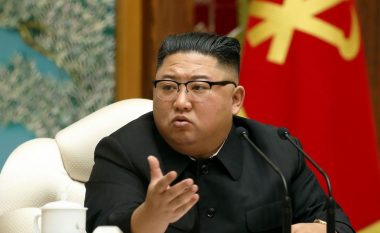Kim Jong-un fillon luftën kundër xhinseve “sllengut” dhe filmave të huaj