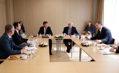 Borrell pas takimit me Kurtin dhe Vuçiqin: Dialogu Kosovë-Serbi është rruga drejt së ardhmes evropiane të të dy vendeve