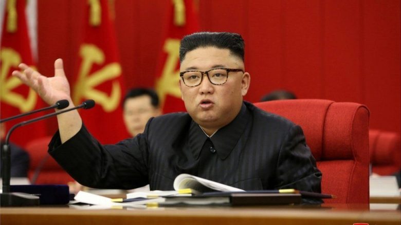 Kim Jong-un i gatshëm për ‘dialog dhe konfrontim’ me SHBA-të