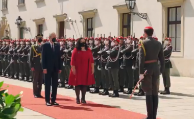 Osmani pritet me nderime të larta nga presidenti austriak