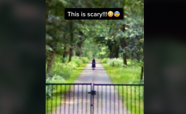 E frikshme – një figurë e veshur me të zezë, zbulohet në një shteg pylli nga një përdorues i Google Earth