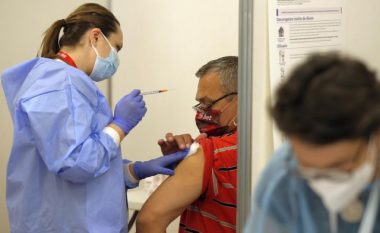 Brazili merr tre milionë doza vaksinash dy javë para se t’iu skadojë afati